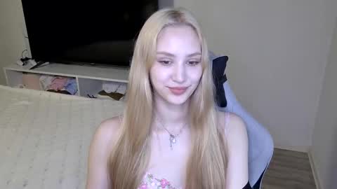 LaylaPretty001 online show from 05-20-26, 04:29