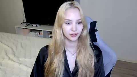 LaylaPretty001 online show from 06-22-26, 05:04