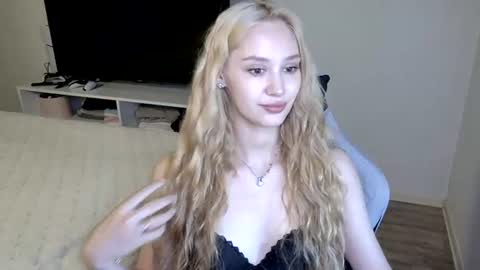 LaylaPretty001 online show from 07-22-26, 04:26