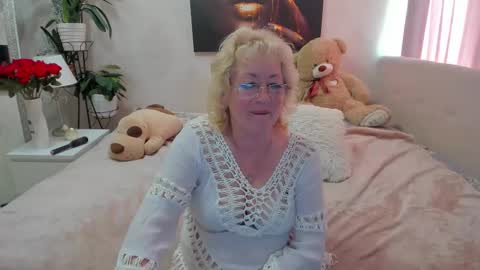 laylaroma online show from 10-18-25, 07:09