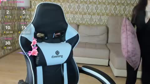 laylaura online show from 05-13-26, 10:01