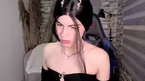 Snapshot of laylavg chatting on 07-25-26, 04:32 Layla online show from 07-25-26, 04:32