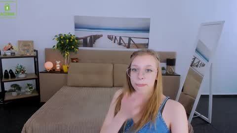 Snapshot of layriantavee chatting on 03-06-25, 01:35 layriantavee online show from 03-06-25, 01:35