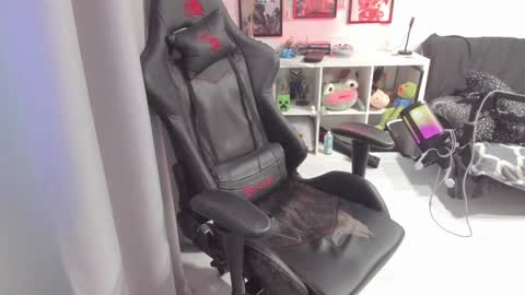 Snapshot of lazy_haze chatting on 01-14-25, 09:13 Haze aka Slava online show from 01-14-25, 09:13