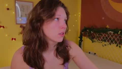 Snapshot of lea_belle_ chatting on 12-21-25, 04:25 Lea online show from 12-21-25, 04:25