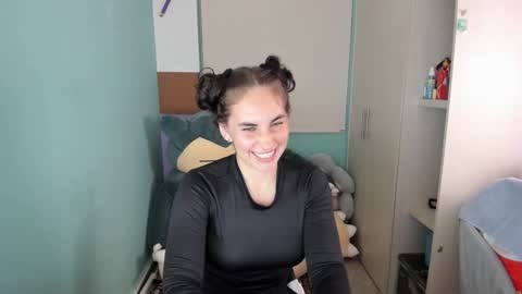 Snapshot of leah_sm chatting on 01-16-25, 09:51 Laura online show from 01-16-25, 09:51