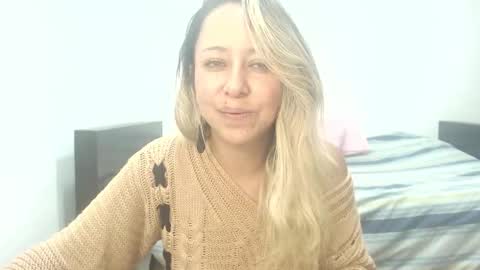 Snapshot of leah_susman chatting on 10-25-25, 02:41 leah_susman online show from 10-25-25, 02:41