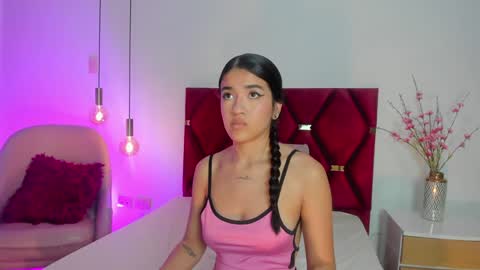 Snapshot of leahcaarter chatting on 12-12-24, 05:48 Leah Carter online show from 12-12-24, 05:48
