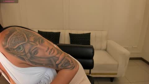 Snapshot of leahnovac chatting on 11-25-25, 10:59 leahnovac online show from 11-25-25, 10:59