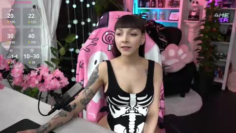 Snapshot of leahobscure chatting on 02-10-25, 10:30 Leah online show from 02-10-25, 10:30