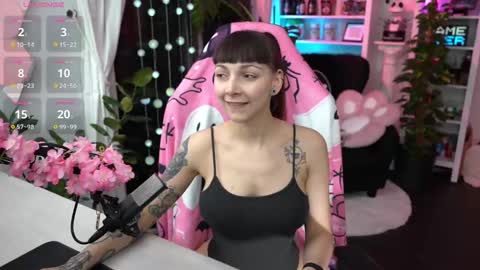 Snapshot of leahobscure chatting on 02-11-25, 08:52 Leah online show from 02-11-25, 08:52