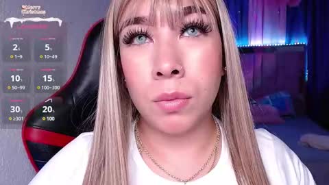 Snapshot of leahtemptation chatting on 12-25-24, 07:14 leah online show from 12-25-24, 07:14