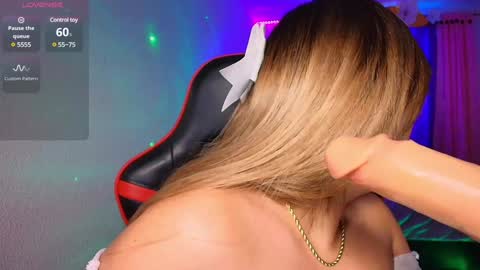 Snapshot of leahtemptation chatting on 02-06-25, 01:10 leah online show from 02-06-25, 01:10