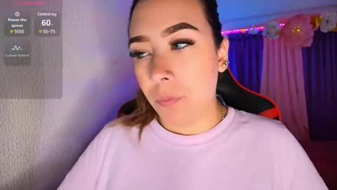 Snapshot of leahtemptation chatting on 02-16-25, 09:37 leah online show from 02-16-25, 09:37