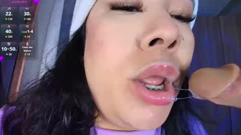 Snapshot of leahtemptation chatting on 10-04-25, 11:08 leah online show from 10-04-25, 11:08