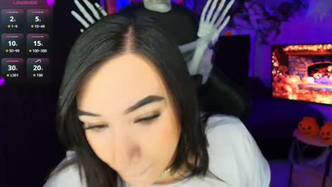 Snapshot of leahtemptation chatting on 10-29-25, 07:21 leah online show from 10-29-25, 07:21