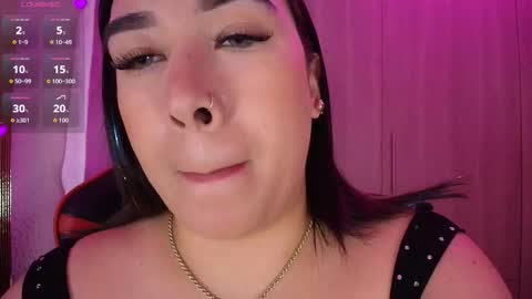 Snapshot of leahtemptation chatting on 11-10-25, 08:13 leah online show from 11-10-25, 08:13