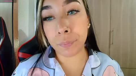 leah online show from 04-14-26, 03:07