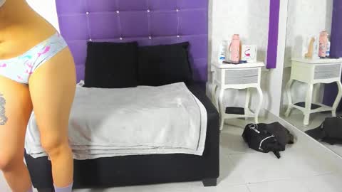 leamoreau__ online show from 11-05-25, 11:10