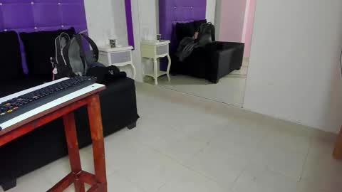 leamoreau__ online show from 11-21-25, 11:53