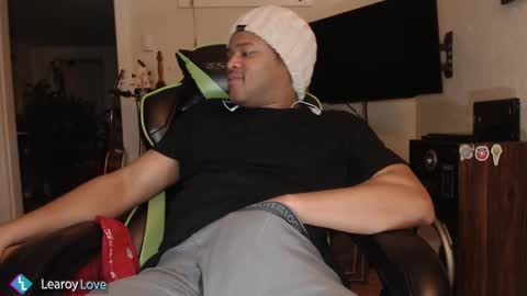 Snapshot of learoy chatting on 12-25-24, 12:27 Learoy online show from 12-25-24, 12:27