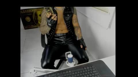 leather_king_of_bitches online show from 04-11-26, 12:48