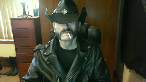leathergreaser online show from 11-05-25, 08:31