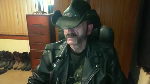 leathergreaser online show from 04-13-26, 08:09