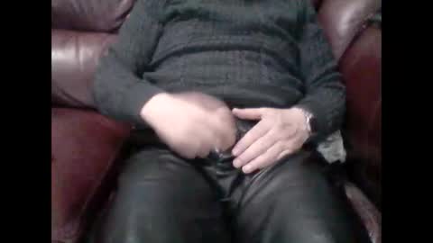 Snapshot of leatherpants68 chatting on 12-04-24, 10:19 leatherpants68 online show from 12-04-24, 10:19