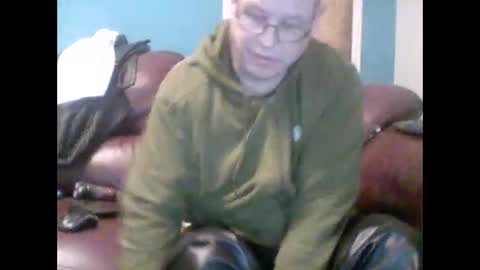 Snapshot of leatherpants68 chatting on 10-07-25, 07:22 leatherpants68 online show from 10-07-25, 07:22