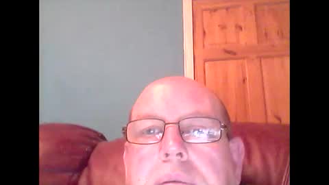 Snapshot of leatherpants68 chatting on 10-15-25, 09:04 leatherpants68 online show from 10-15-25, 09:04