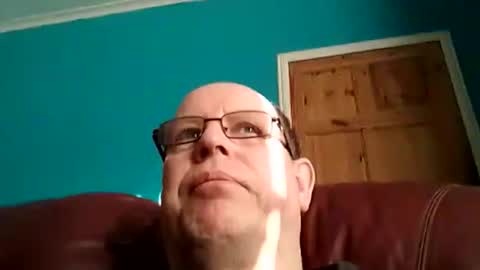 Snapshot of leatherpants68 chatting on 12-03-25, 12:47 leatherpants68 online show from 12-03-25, 12:47