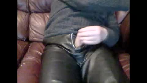 Snapshot of leatherpants68 chatting on 02-25-26, 08:40 leatherpants68 online show from 02-25-26, 08:40