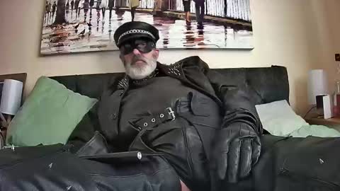 Snapshot of leathertease chatting on 02-20-25, 02:13 master or sir online show from 02-20-25, 02:13
