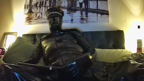 Snapshot of leathertease chatting on 02-20-25, 07:52 master or sir online show from 02-20-25, 07:52