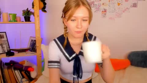 Snapshot of leazy_peasy chatting on 12-06-24, 09:21 Ellie online show from 12-06-24, 09:21