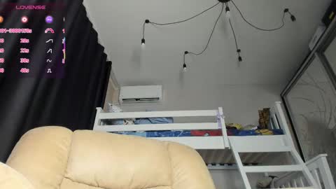 Snapshot of lecherous_wife chatting on 05-18-26, 07:09 Anna online show from 05-18-26, 07:09