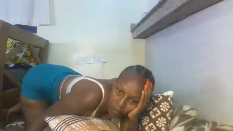 Snapshot of lee_cammie chatting on 10-16-25, 11:28 Lee cammie online show from 10-16-25, 11:28