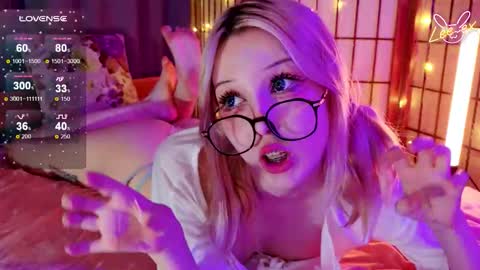 Snapshot of lee_ex chatting on 10-19-25, 04:07 Lee ex online show from 10-19-25, 04:07