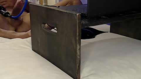 Lee Cox online show from 10-24-25, 08:33