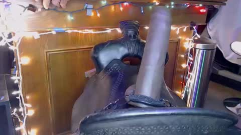 Lee Cox online show from 11-08-25, 03:23