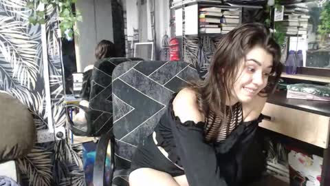 Liya online show from 10-16-25, 02:51