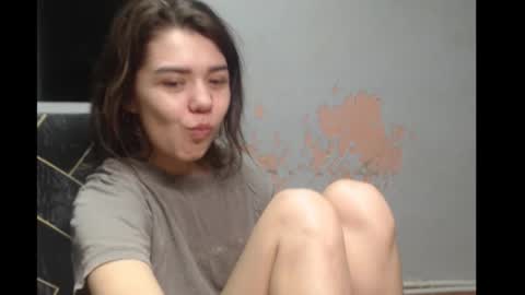 Snapshot of legenda_liya chatting on 12-18-25, 09:43 Liya online show from 12-18-25, 09:43