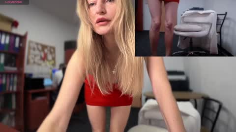 Snapshot of legsl0ng chatting on 12-06-24, 07:54 LegsLONG online show from 12-06-24, 07:54