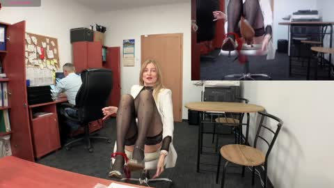 Snapshot of legsl0ng chatting on 12-10-24, 11:00 LegsLONG online show from 12-10-24, 11:00