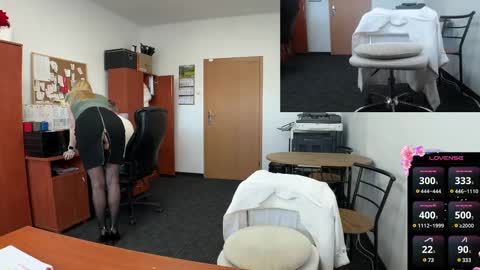 Snapshot of legsl0ng chatting on 02-17-25, 07:37 LegsLONG online show from 02-17-25, 07:37