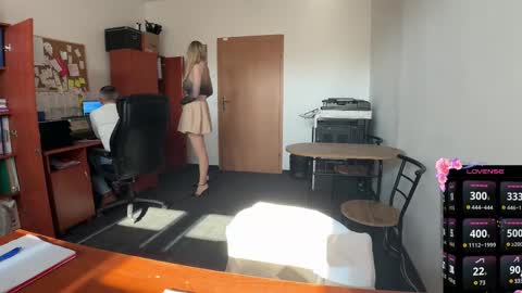Snapshot of legsl0ng chatting on 02-19-25, 11:28 LegsLONG online show from 02-19-25, 11:28