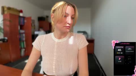 Snapshot of legsl0ng chatting on 03-10-25, 11:10 LegsLONG online show from 03-10-25, 11:10