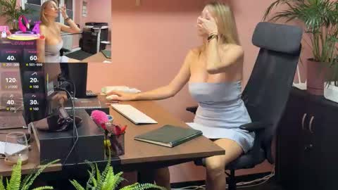 Snapshot of legsl0ng chatting on 10-10-25, 03:49 LegsLONG online show from 10-10-25, 03:49