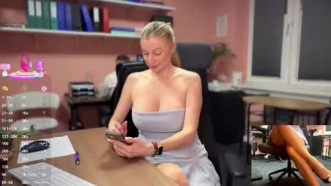 Snapshot of legslong chatting on 12-01-25, 05:01 LegsLONG online show from 12-01-25, 05:01